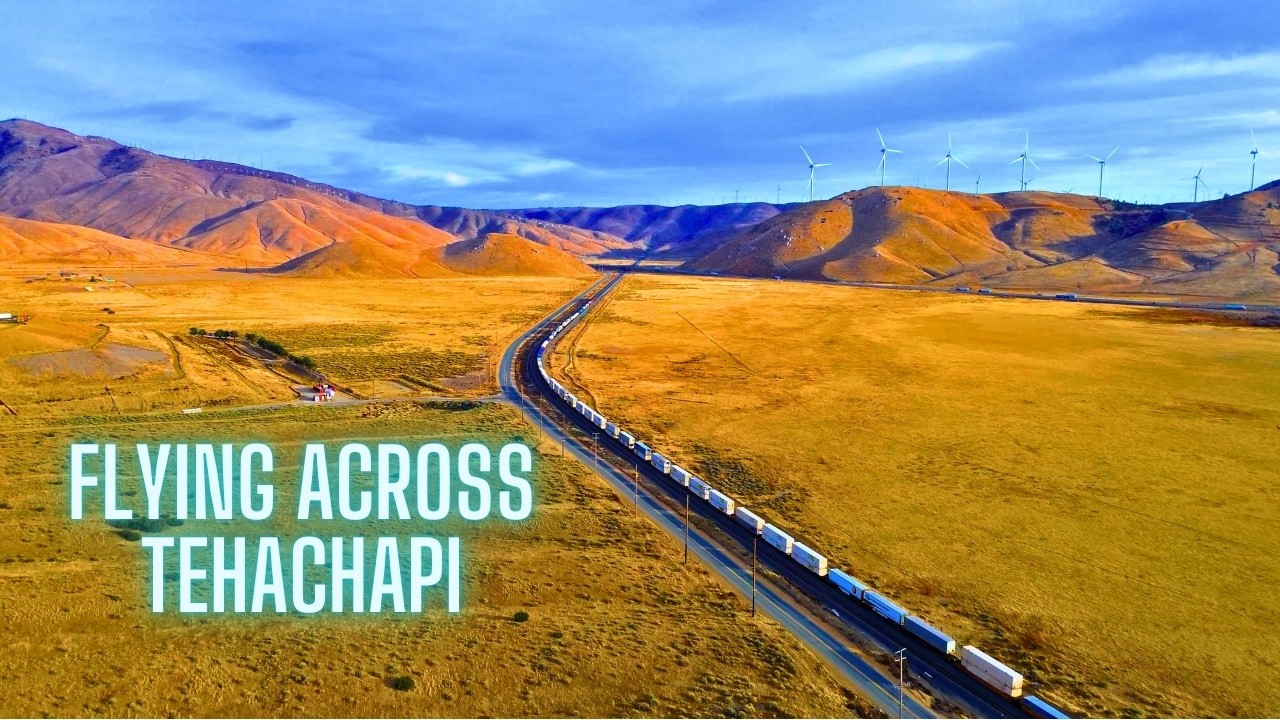 TRAINS CLIMB THE RUGGED MOUNTAINS & RACE ACROSS THE DESERT FLOOR - Great Views + Raw Train Audio!