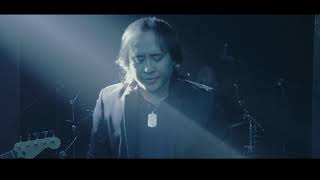 Miniatura del video "ဇော်ပိုင် - ဒြပ်ထုမဲ့ထုထည် (Band Version)"