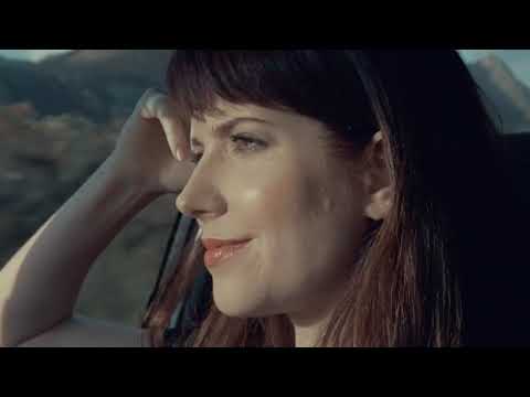 Laurika Rauch ft. Loki Rothman: BLOU (Amptelike Musiek Video)