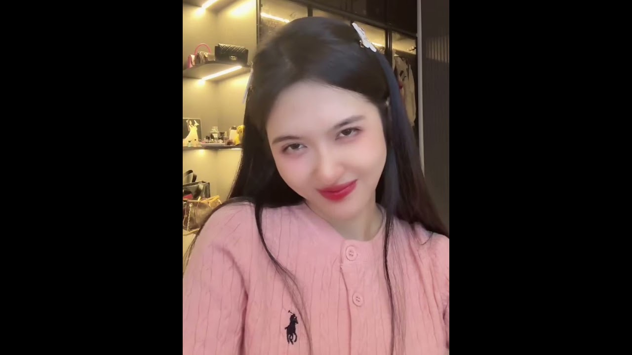 Queeny cantik ya 😁