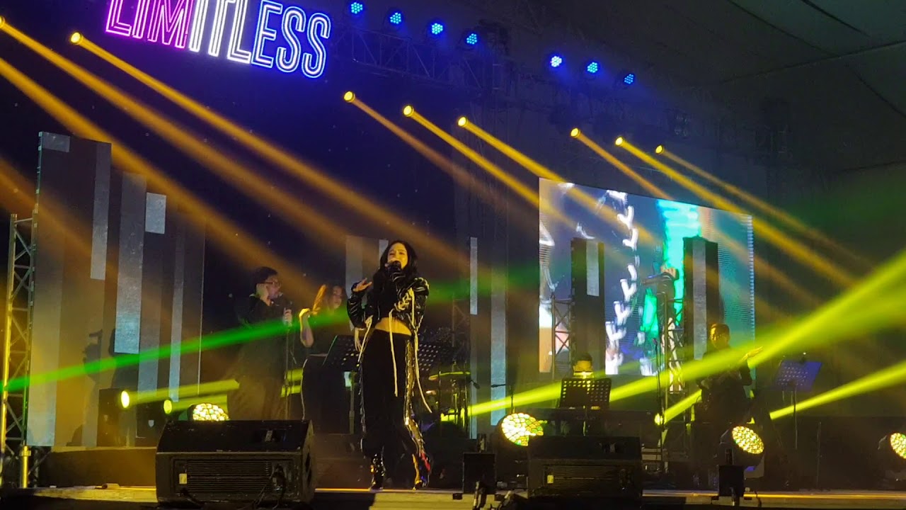 Jayda Avanzado does Dua Lipa and Ariana Grande at LIMITLESS CONCERT
