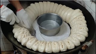 Steamed Bread Making MasterSteamed Bread Making Master/傳承60年!每日限量,羊角饅頭貼鍋饅頭製作Taiwanese street food