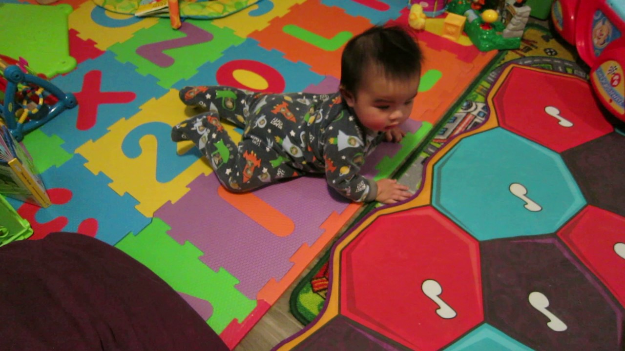 Baby Aiden crawling at 7 months_Part 2 - YouTube