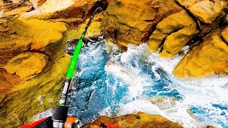 GIANT TREVALLY❗ Pumasok Sa Biyak Ng Bato | Rock Fishing