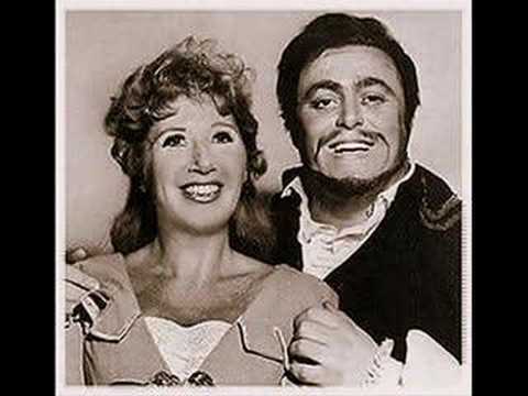 Beverly Sills' gracious Elvira of I Puritani with Luciano Pavarotti's shining Arturo