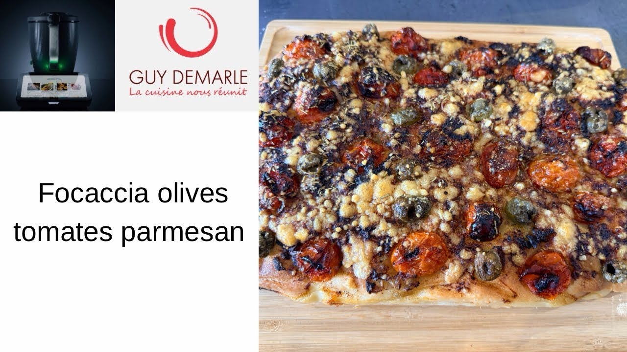 Focaccia olives tomates parmesan 