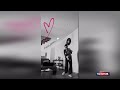 Alessandra Amoroso culla la sua Penelope sulle note di "Love" di Nat King Cole