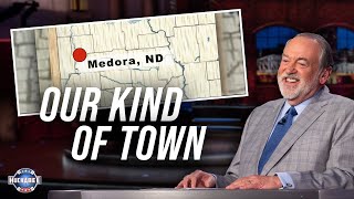 Things to do in the BADLANDS of Medora, North Dakota | Our Kind of Town | Jukebox | Huckabee