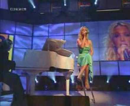 Britney Spears - I'm Not a Girl, Not Yet a Woman (@ TOTP)