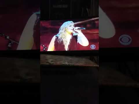 Lauren Alaina singing Doin fine