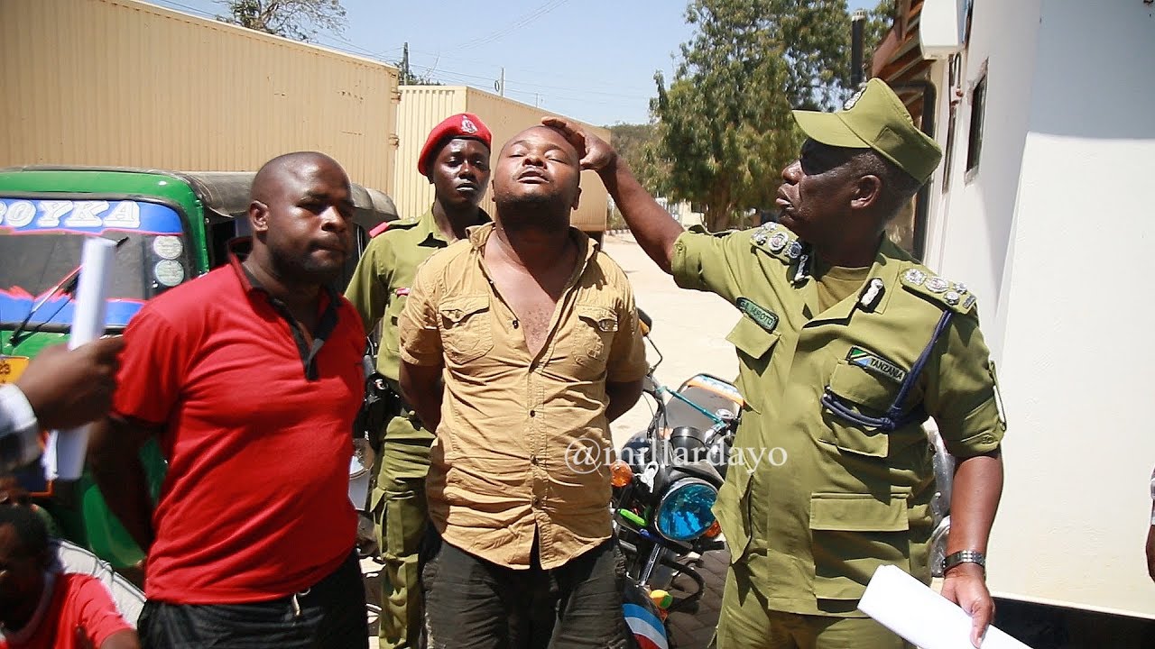 Polisi feki waliokamatwa Dodoma, RPC Muroto akiwahoji maswali