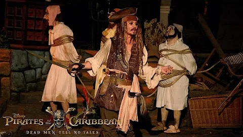 Johnny Depp Surprises Fans as Captain Jack Sparrow at Disneyland! - DayDayNews