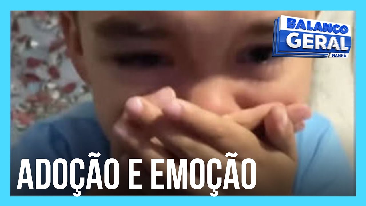 Menino de 4 anos chora de emoção ao receber pedido para ser adotado