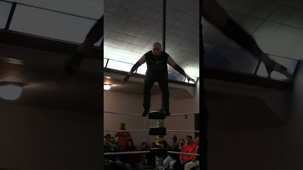 Derek Simonetti's Huge FROG SPLASH to MKK 