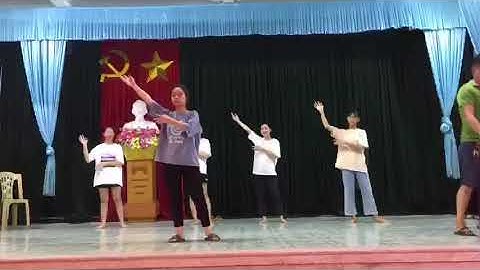 Em vui trong ngày hội lớn