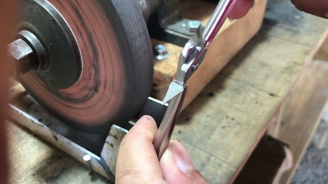 Dispositivo de apoio , afiação de alicates de cutícula !