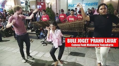BULE GANTENG JOGET BERSAMA SI MANIS AFI -- CALUNG FUNK MALIOBORO YOGYAKARTA