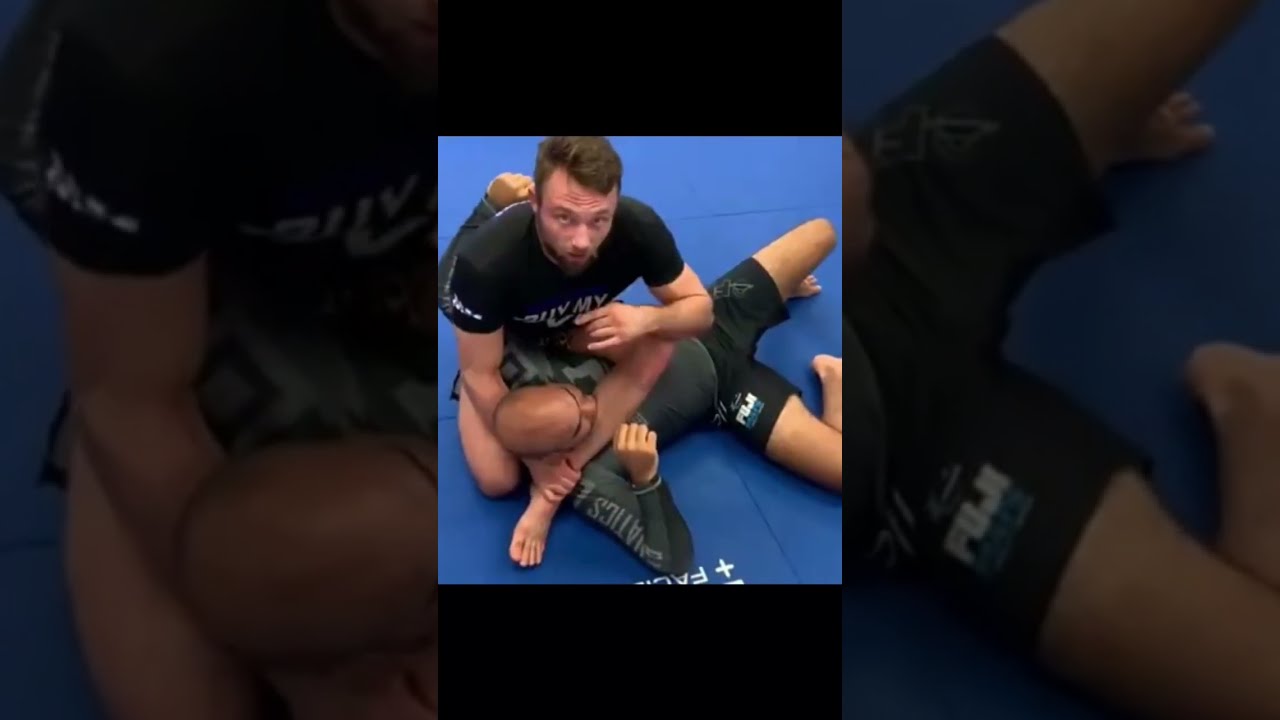 【貴重】柔術　THE TRIANGLE MACHINE 　CRAIG JONES The Triangle Machine - Craig Jones DVD REVIEW - BJJ World