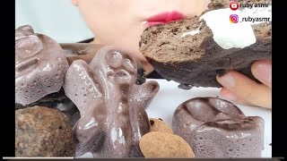 new ruby Sweet and chewy creamy doughnuts and sweet marshmallow ghost-shaped jelly  Eating show.