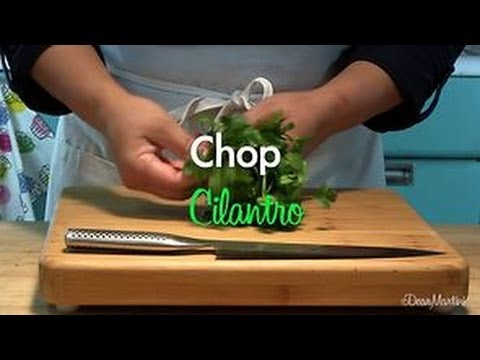 How to Chop Cilantro {Step-by-Step Tutorial} - FeelGoodFoodie