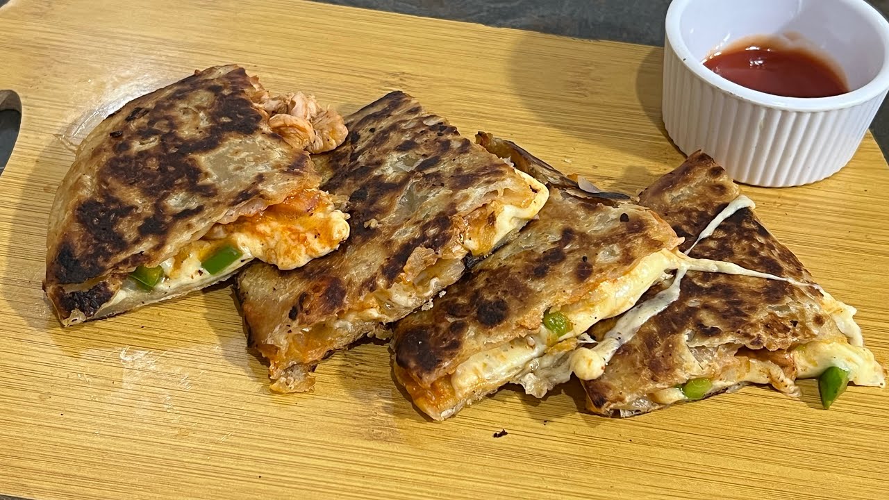 MY KIDS FAVOURITE LUNCH BOX RECIPE Pizza Paratha | Easy Cheesy Pizza Paratha Recipe 😍