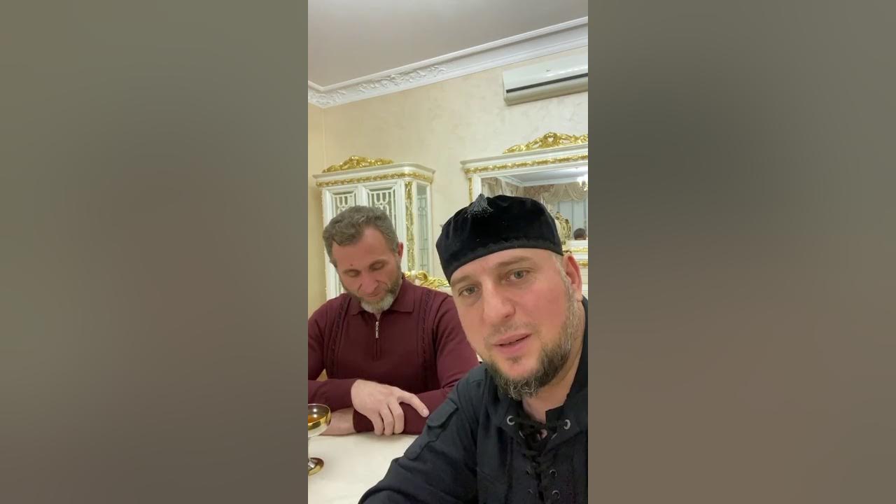 Замглавы МВД Чечни объяснил сообщения о подзатыльнике портрету Кадырова