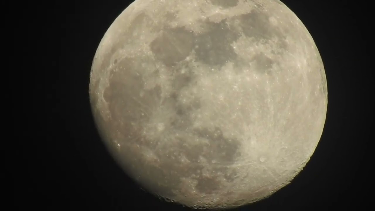 MOON 95% Waxing Gibbous Leo  17.55pm 01 03 26