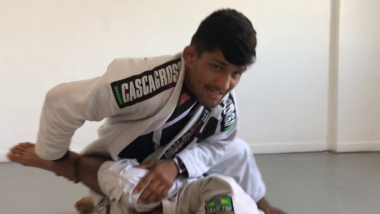 Guarda de lapela! Três defesa de guarda de lapela.