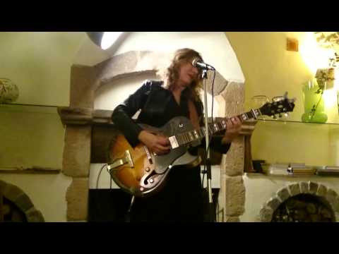 Vulcani Blues Winter - These Arms Are Mine - Lisa Mills Live 20 12 2014