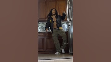 LA girls crip walk (Gangsta Party) #westcoast #hiphop #90s #oldschool #rap #2pac #snoopdogg #shorts