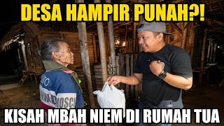 THE STORY OF MBAH NIEM LIVING ALONE IN AN OLD HOUSE IN MERAGUNAN, BANJARNEGARA