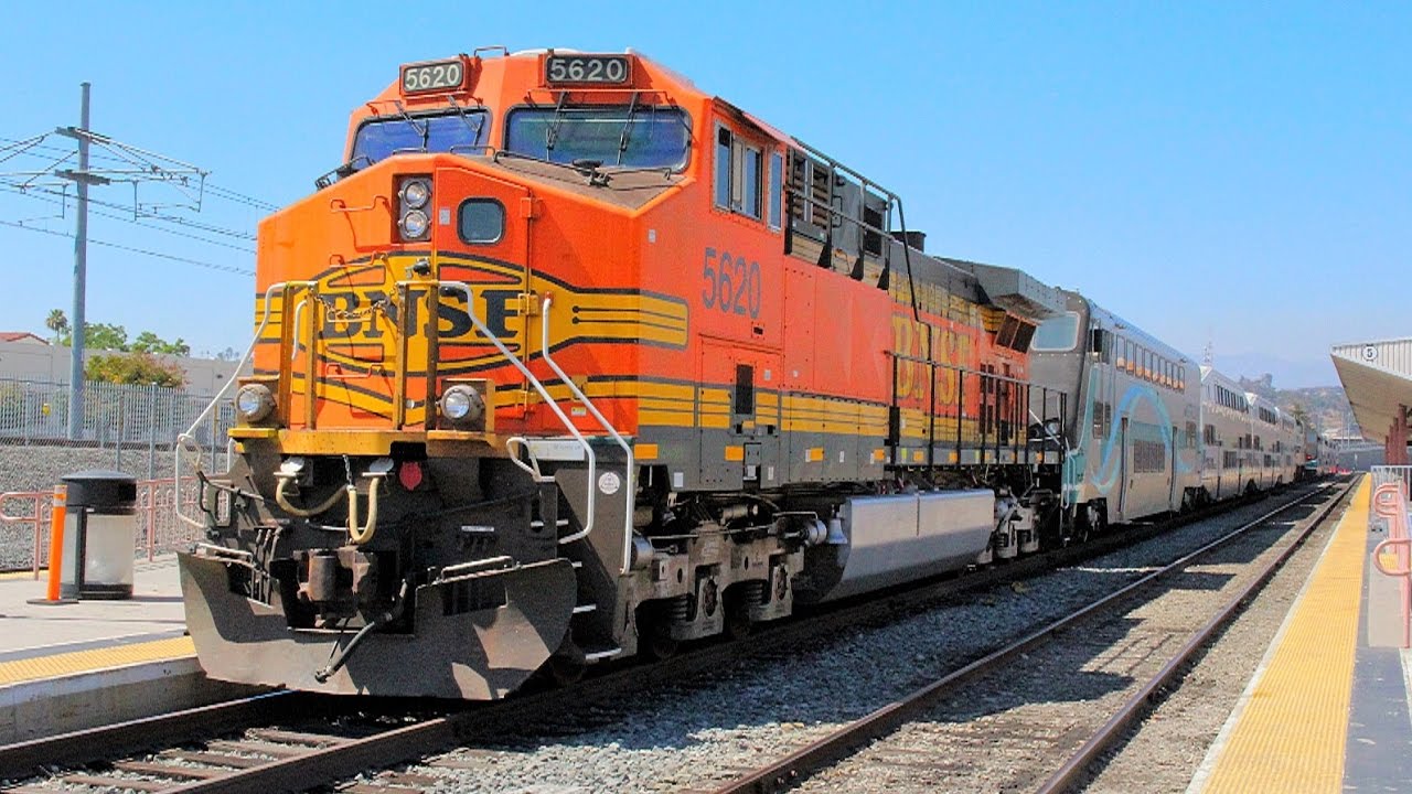 BNSF Metrolink SCAX AC4400CW Trains Locomotives.