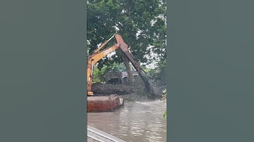 Xe cuốc hitachi UH07 múc đất vét kênh #shorts