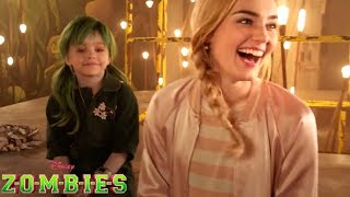 Bloopers! | ZOMBIES | Disney Channel Resimi