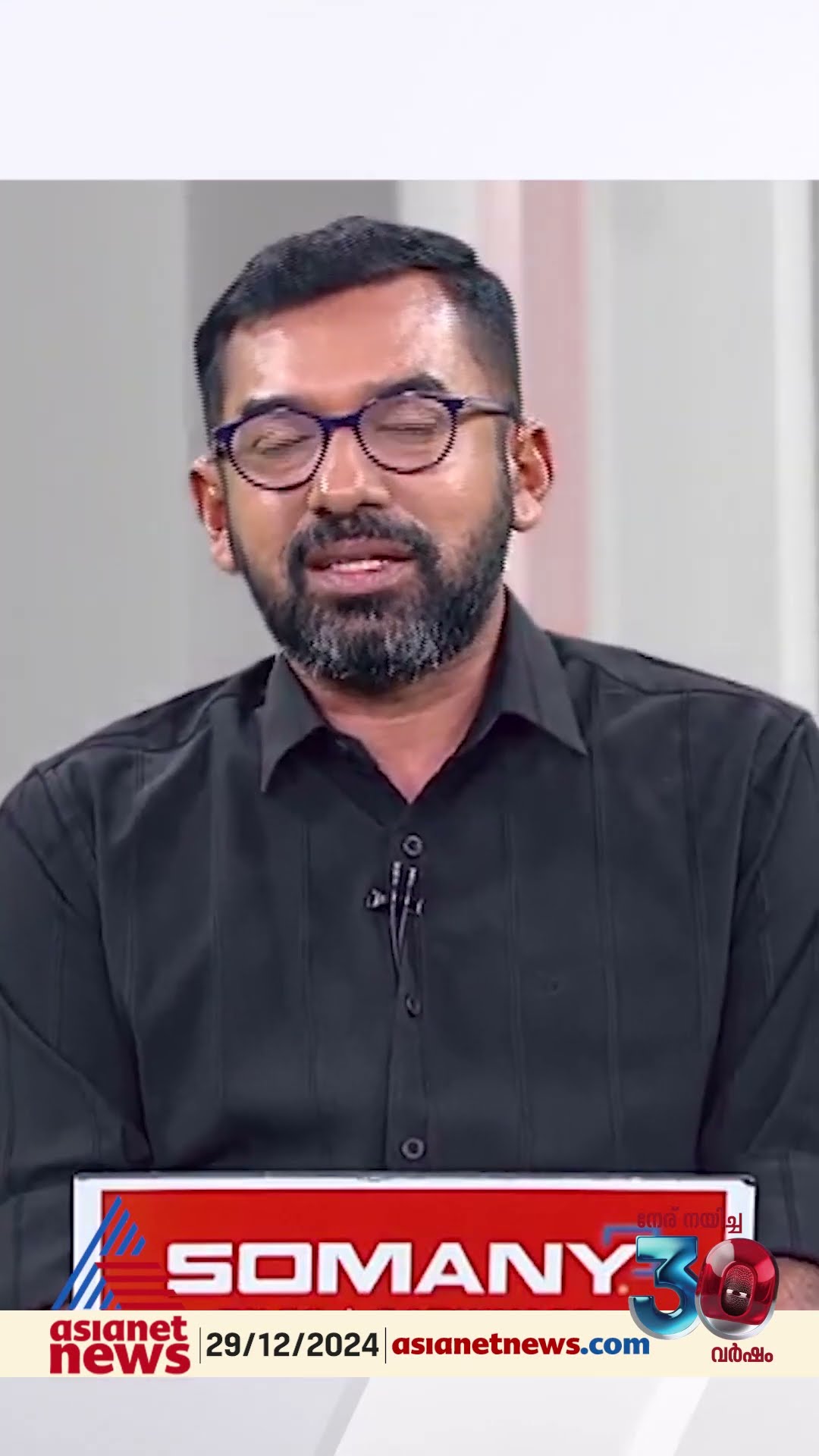 'കാമ്പില്ലാത്ത ലേഖനങ്ങൾക്ക് യുവജനനേതാക്കൾക്ക് PhD നൽകുന്ന രീതി അവസാനിപ്പിക്കാൻ ഗവർണറും ശ്രമിച്ചില്ല'