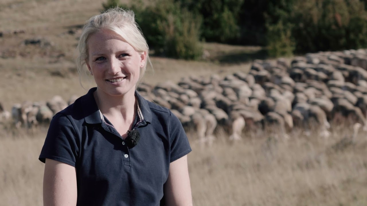 Léa, éleveuse de brebis pour Roquefort.