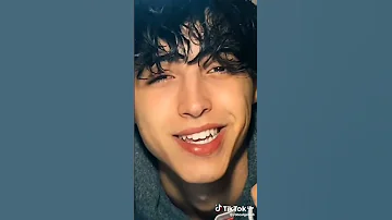 عشت الأوهام بسبابك من نزيد نأمن 