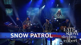 Video thumbnail of "Snow Patrol Performs 'Don't GIve in'"