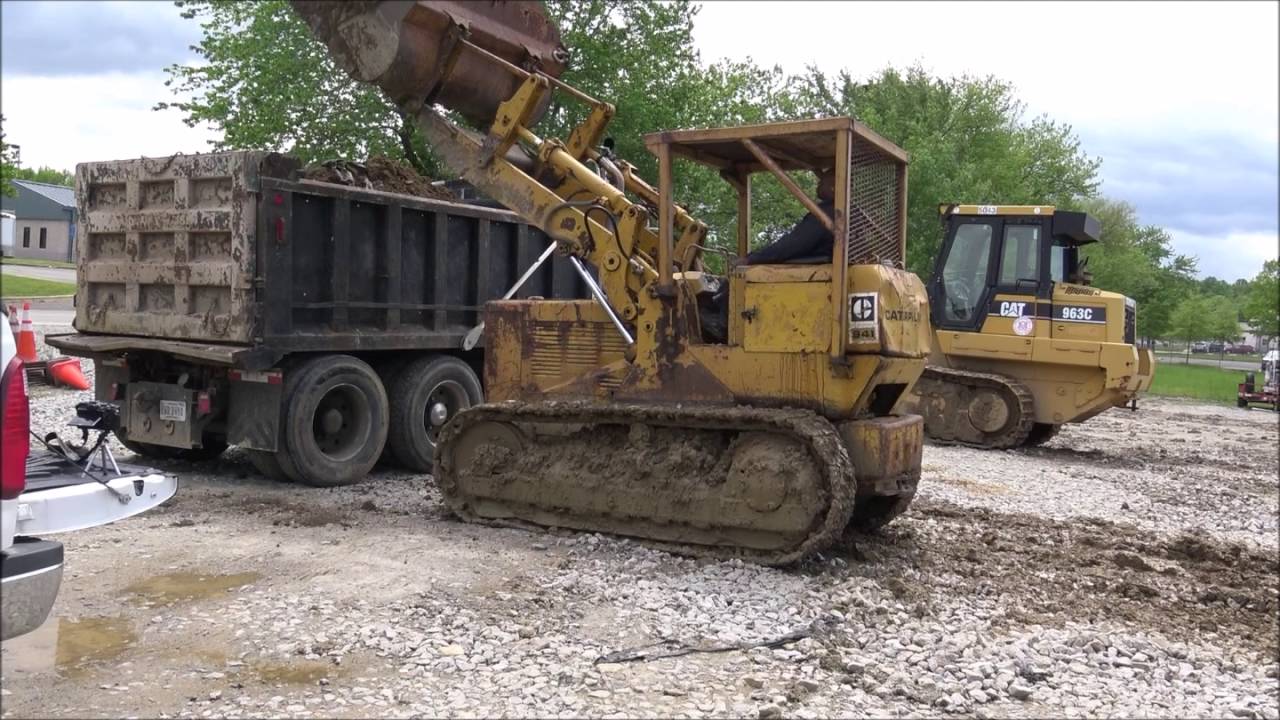 Loading Dump Truck with Cat 941 - YouTube