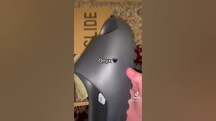 Azure or onyx Yeezy slides? 💙🖤 #sneakerheads #yeezy #yeezyslides #shorts