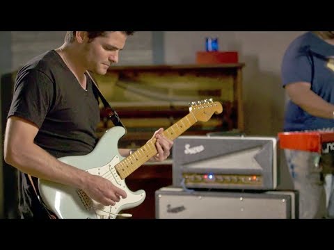 Mark Lettieri plays the Supro Statesman - Spark and Echo