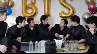 saat jin BTS merasa kesakitan pada tangannya