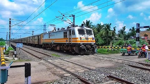 Fastest WAP-5 Loco Led Furious Speedy Howrah-Malda Intercity Express Skip Between Railgate | ER