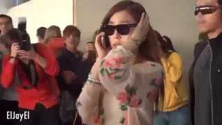 SNSD Funny Moments 2013 New ê³µí•­ì—ì„œ ì‚¬ì§„ì°ëŠ"ë¶„ë"¤ ë³´ì„¸ìš"