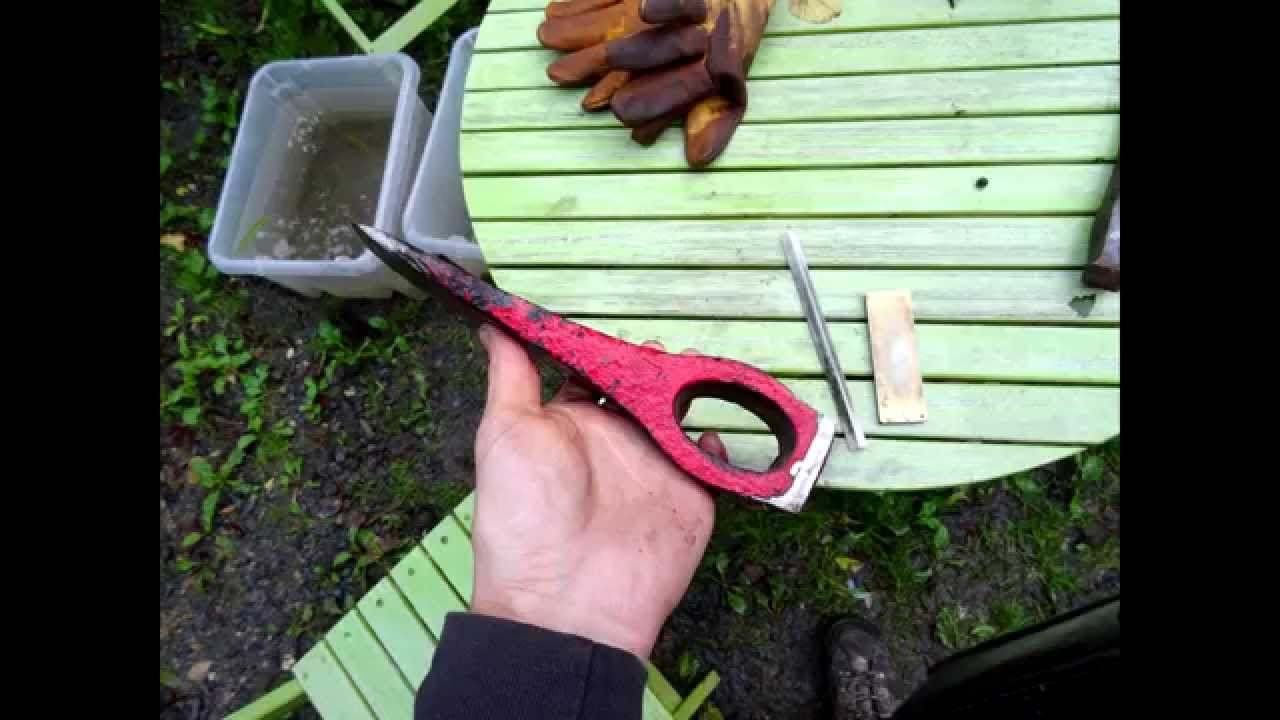 Don't do that to your axe... (Hammer and metal wedges) YouTube