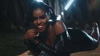 Смотреть клип Mzvee Ft. Mugeez - Baddest Boss