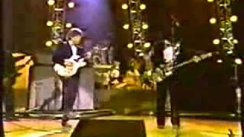 Chuck Berry with Stevie Ray Vaughan & George Thoro...