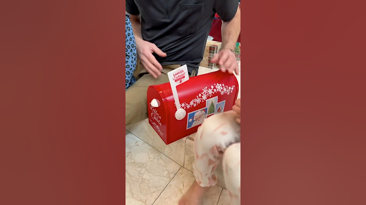 Dad proves Santa is real with this!