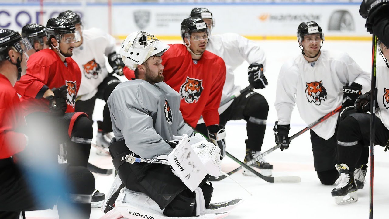 вхл. локотех комсомольск на амуре. амур сибирь 10. хоккейный матч амур. матч на реке амур.