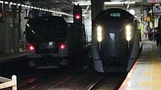 回9882M E257系 OM-92編成 臨時あずさ83号の送り込み回送と、E353系 S114編成 S209編成 臨時あずさ81号松本行・富士回遊81号河口湖行が西国分寺駅をすれ違い、通過するシーン